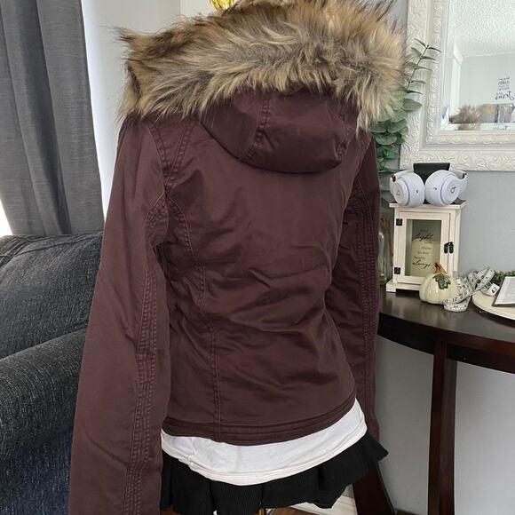 Brown hollister fur jacket - Picture 5 of 6